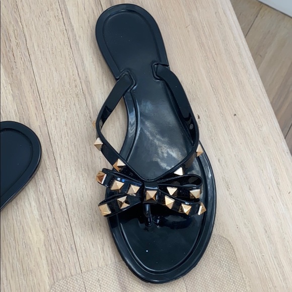 STUDDED RUBBER BOW FLIP FLOPS - Picture 5 of 7